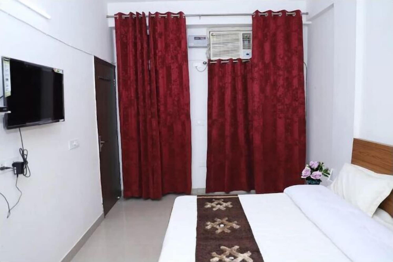 Bedroom 1, Shree Jee Dham, Mathura