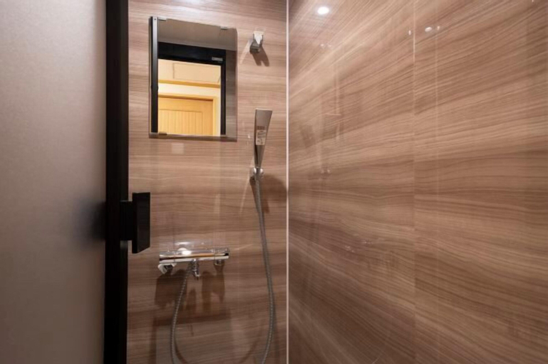 Bathroom 10