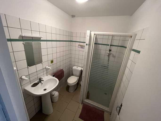 Bathroom 5, Le Presbytère, Sarthe