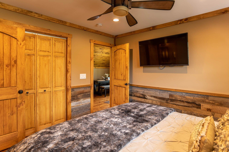 Bedroom 2, Deerview Cottage at Eagles Nest, Avery