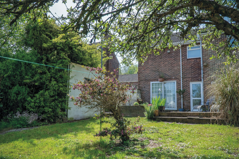 Exterior & Views 2, Sunderland Avenue - 2 Bedroom - Pembroke Dock, Pembrokeshire