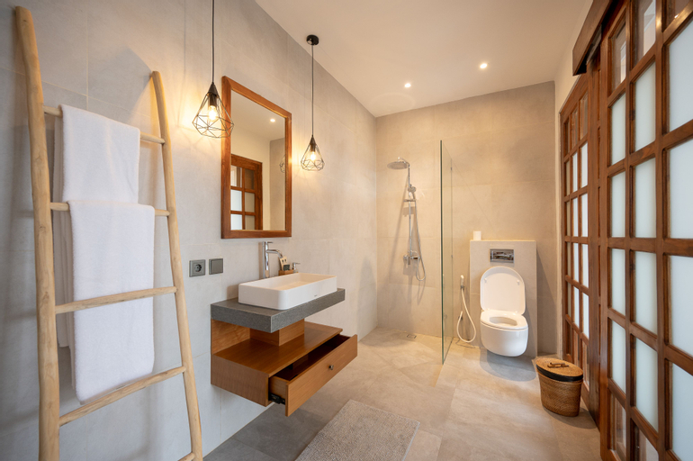 Bathroom 16