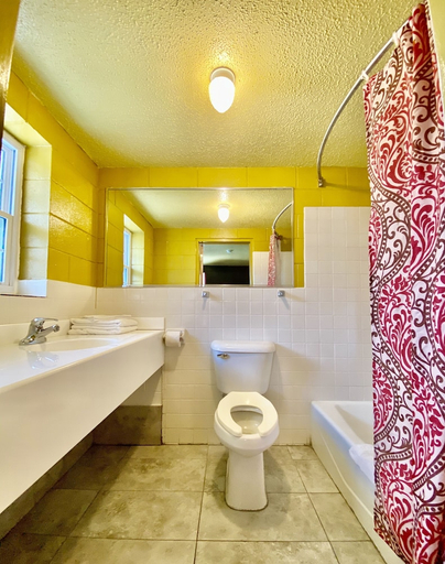 Bathroom 3, American Inn And Suites, Chatham