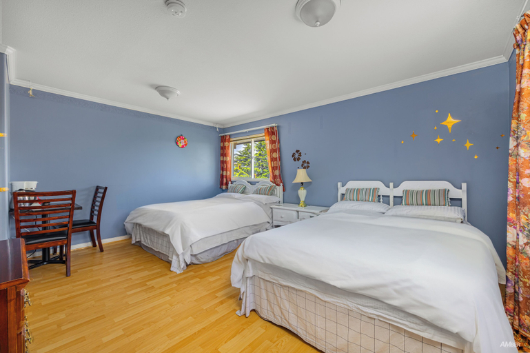 Bedroom 4, Charming Family Hotel, Greater Vancouver