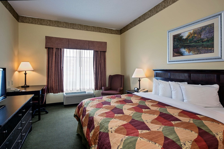 Bedroom 3, Comfort Inn & Suites Hampton near Coliseum, Hampton