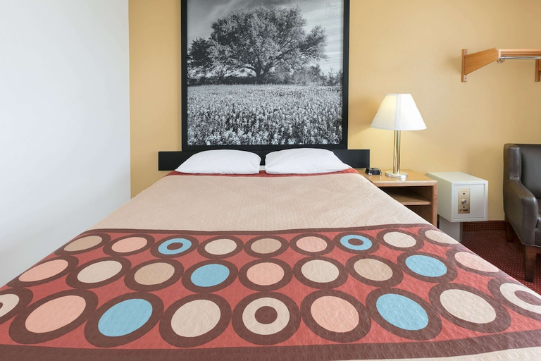Bedroom 2, Super 8 By Wyndham Grapevine Dfw Airport Northwest, Tarrant