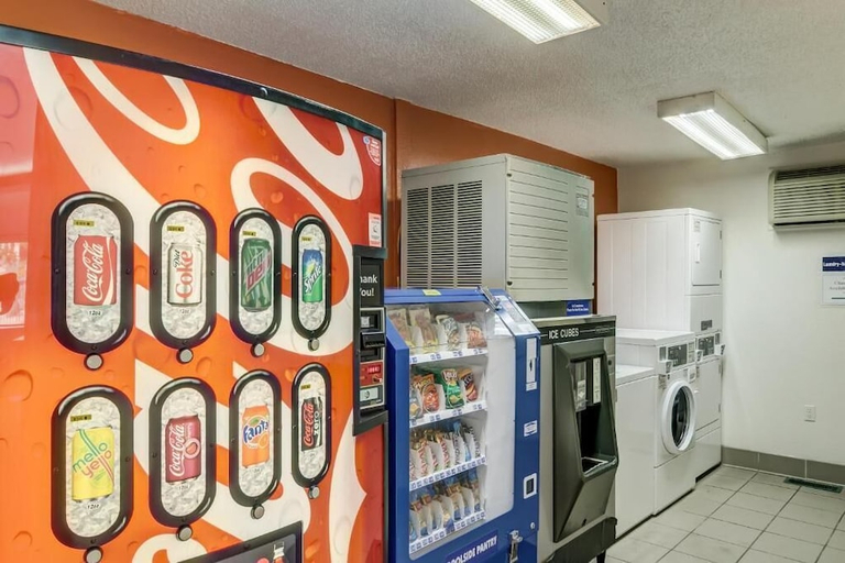 Food & Drinks 4, Motel6 Georgetown, KY - Lexington North, Scott
