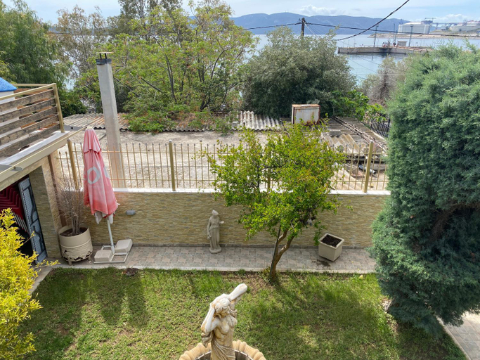 Others 4, Three islands, Attica