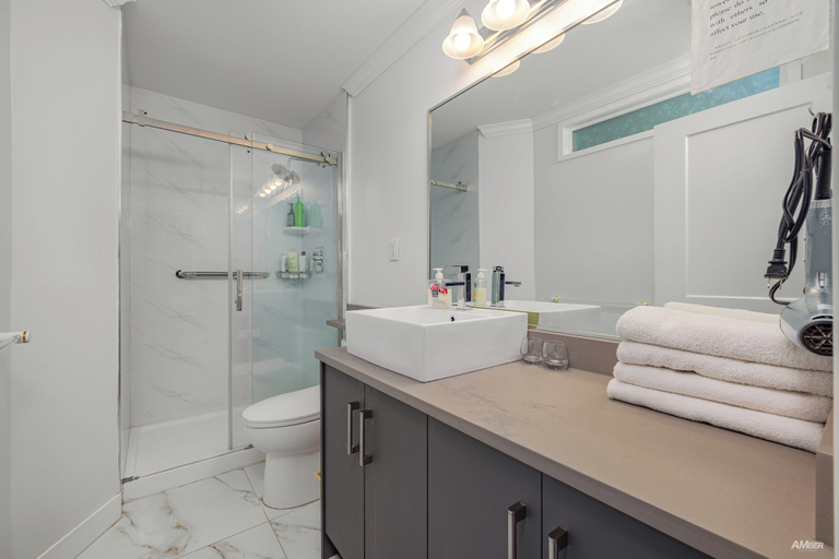 Bathroom 5, Charming Family Hotel, Greater Vancouver