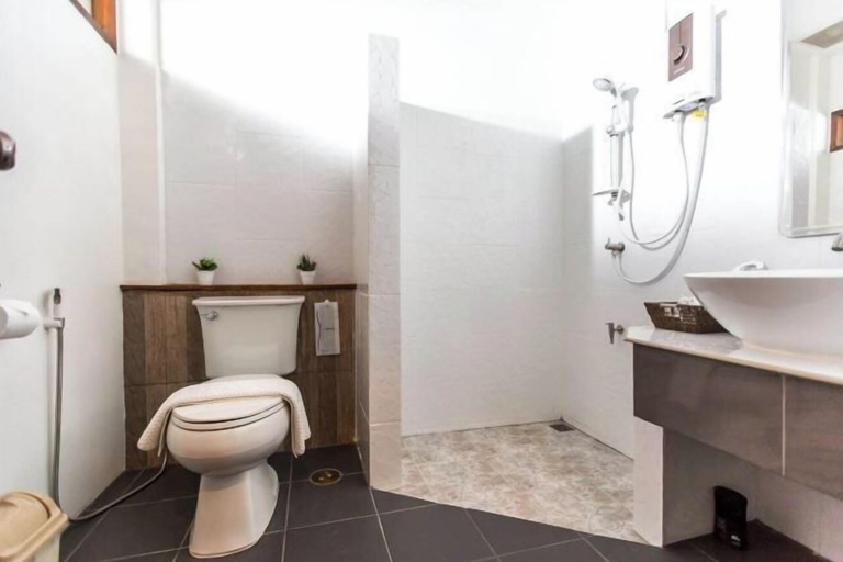 Bathroom 18