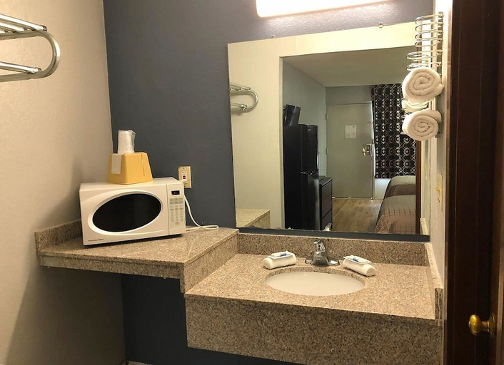 Bathroom 5, Best Value Inn Garland Dallas, Dallas