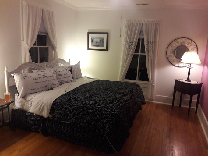 Bedroom 2, Baxter's Brewhouse Inn, Georgetown