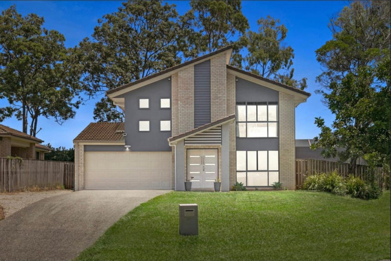 Shared house with other guests near shopping center and theme parks, Gold Coast