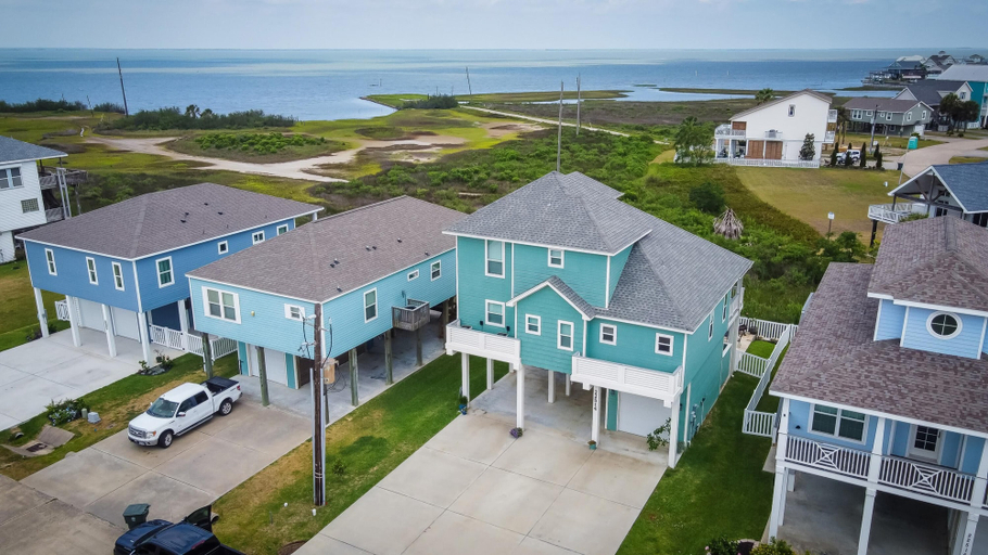 Room 5, Great bay Views and a Pool in Isla Del Sol, Galveston