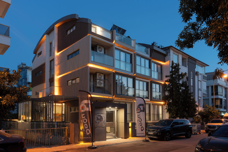 Exterior & Views