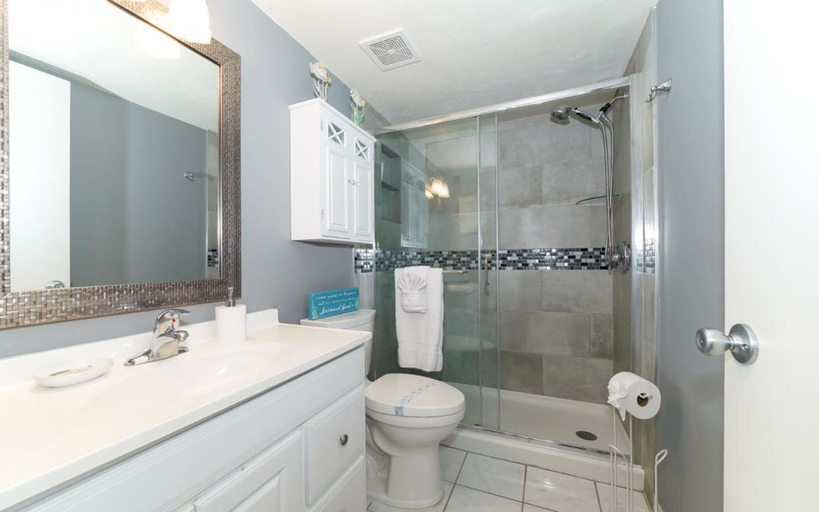 Bathroom 4, Runaway Bay 136, Manatee