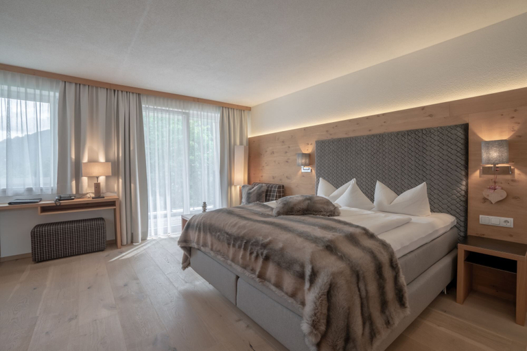 Bedroom 3, Post Hotel, Landeck