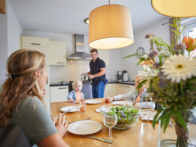 Dining 4, Comfy Farmhouse Villa in Limburg With Garden, Roggel en Neer