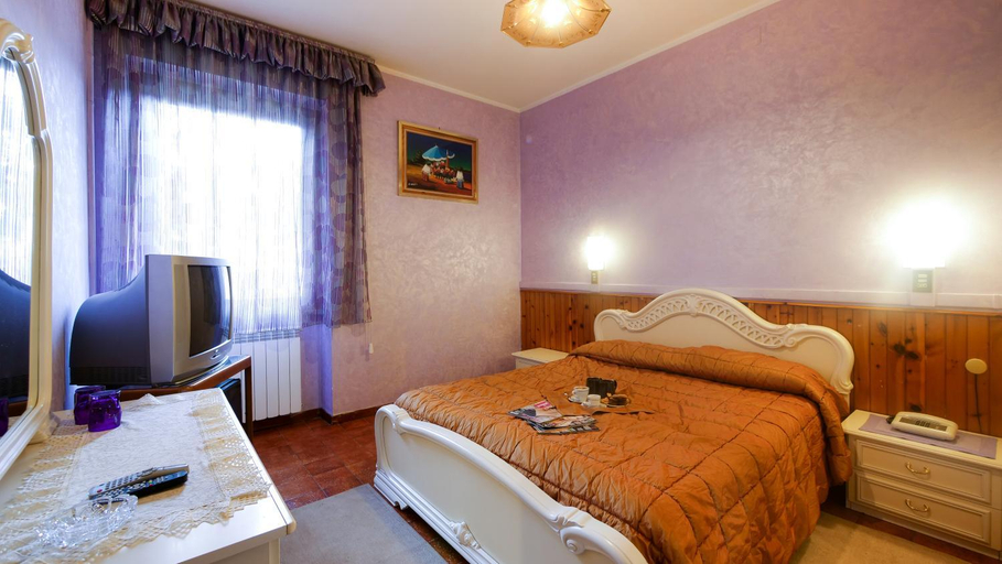Bedroom 2, Hotel Ristorante La Nuova Fattoria, L'Aquila