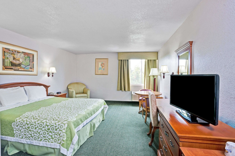 Bedroom 2, Days Inn & Suites by Wyndham Fullerton, Orange