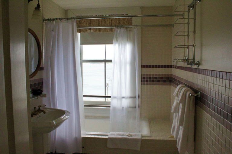 Bathroom 4, The McKernan Inn, Cumberland