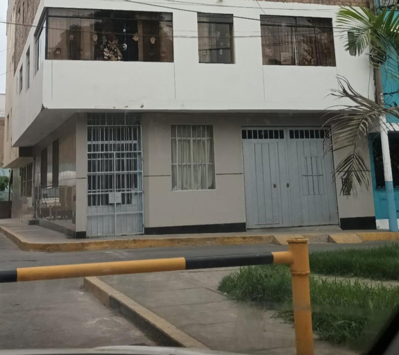 "A y J Familia Hospedaje" - Free tr4nsfer from the Airport to the Hostel - Only 1 trip, Callao