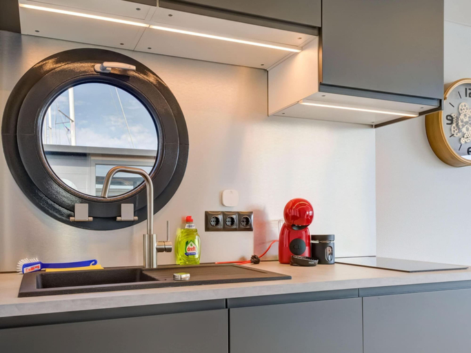 Private kitchen, Modern Houseboat in Volendam With Shared Pool, Edam-Volendam