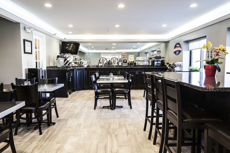 Food & Drinks 5, Baymont by Wyndham Glenview, Cook