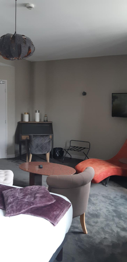 Bedroom 2, Logis Hotel-restaurant Le Grand Cerf, Mayenne