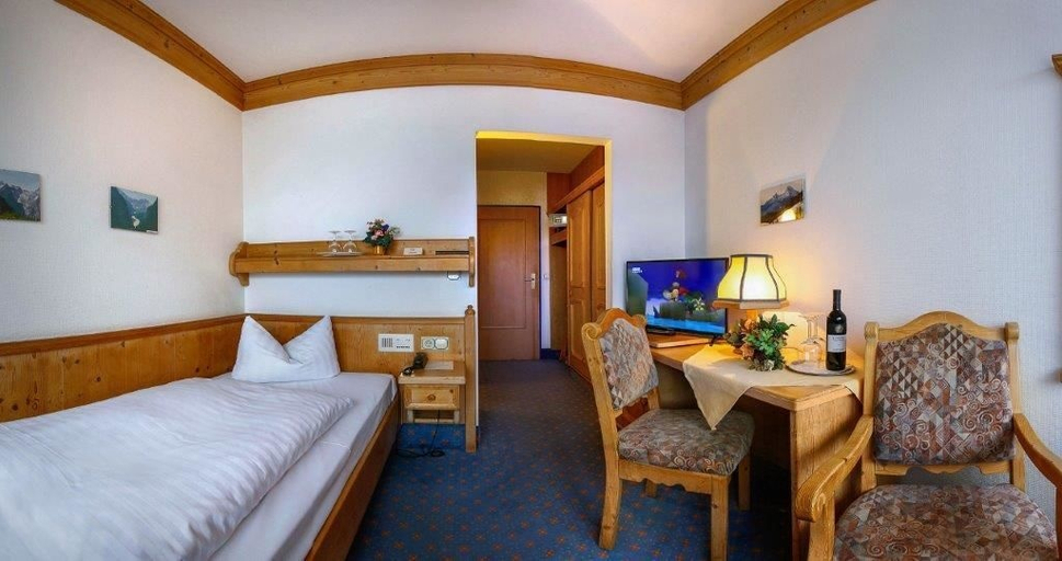 Bedroom 4, Hotel Vier Jahreszeiten Berchtesgaden, Berchtesgadener Land