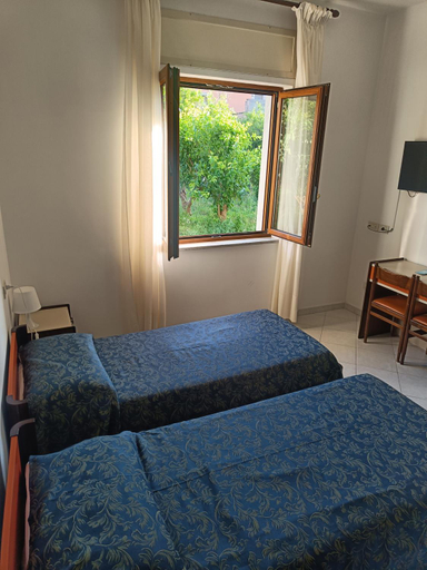 Bedroom 3, Central Park, Napoli