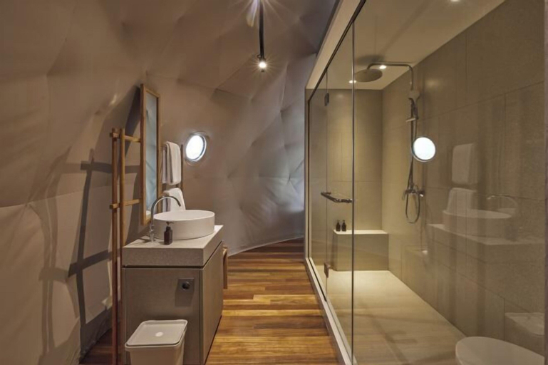 Bathroom 15