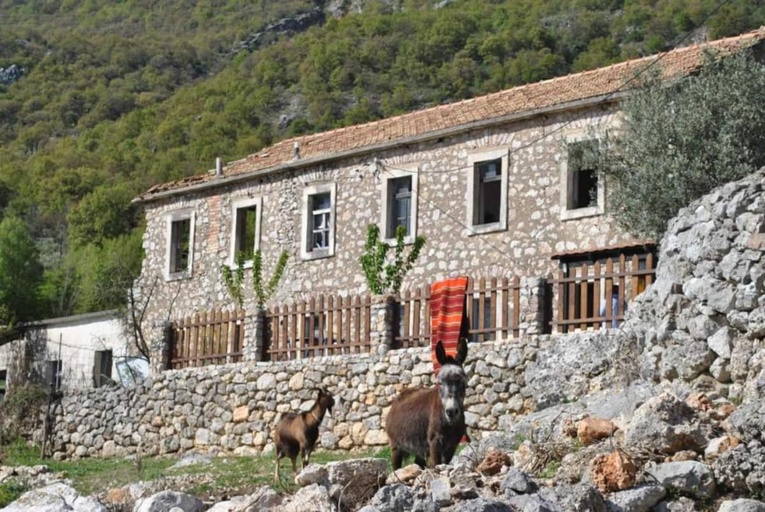 Others 3, Etno house Velje Selo