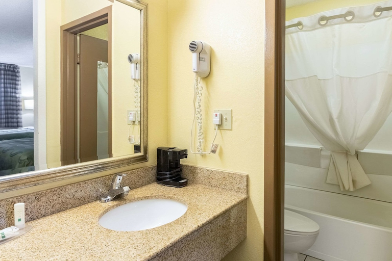 Bathroom 3, Quality Inn Franklin - Cool Springs Area, Williamson