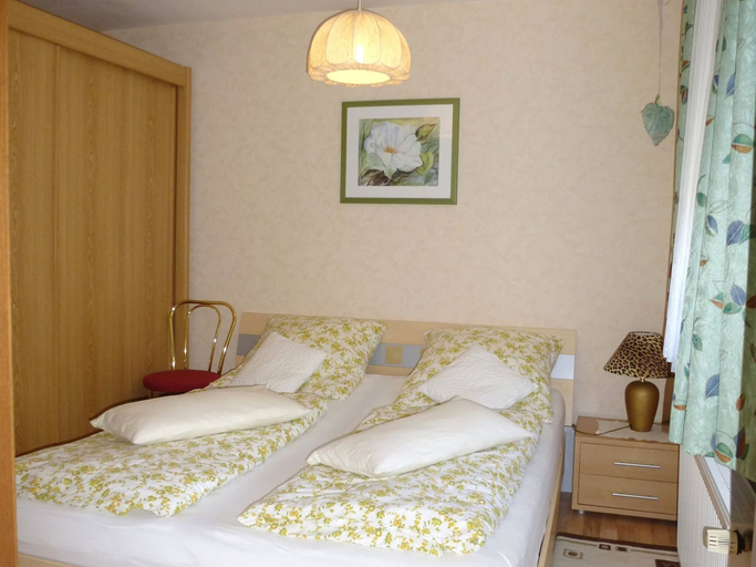 Bedroom 2, Cozy Apartment near Forest in Hullersen, Northeim