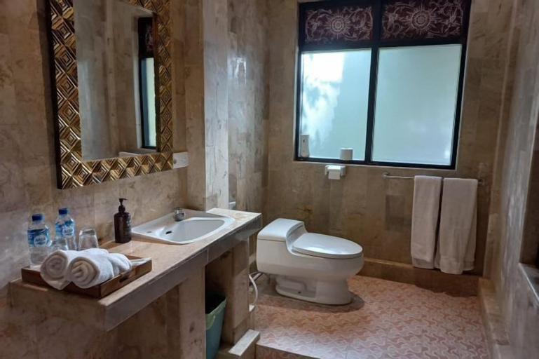 Bathroom 14