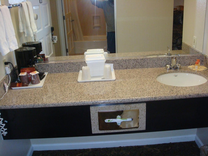 Bathroom 3, Miramar Inn, San Mateo