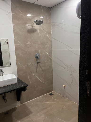 Bathroom 4, Hotel Jodha The Great Kuberpur, Firozabad