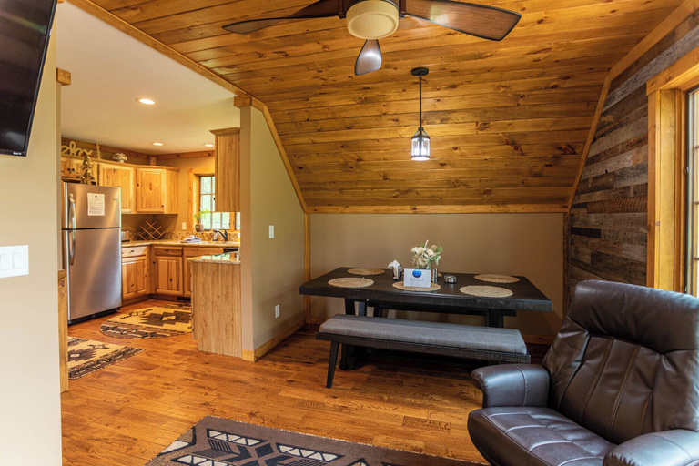Others 5, Deerview Cottage at Eagles Nest, Avery