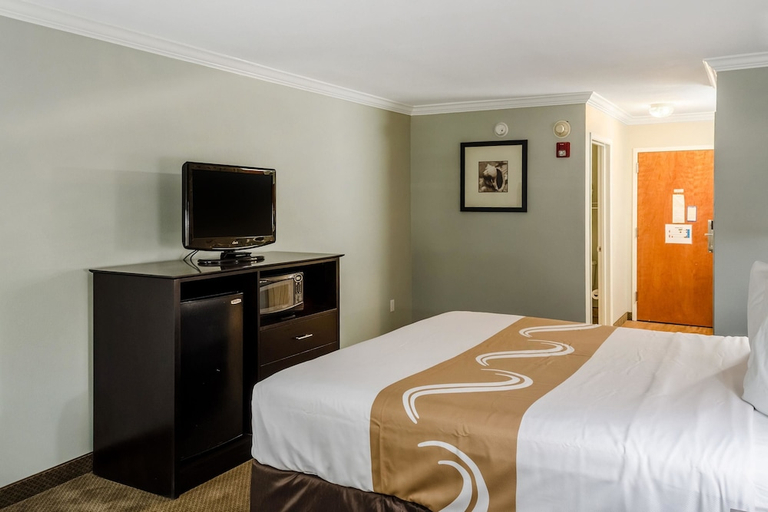 Bedroom 3, Quality Inn, Baldwin