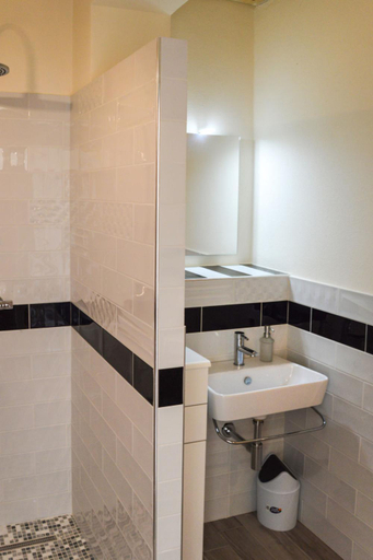 Bathroom 4, Apartment Serrani-5 by Interhome, Teramo