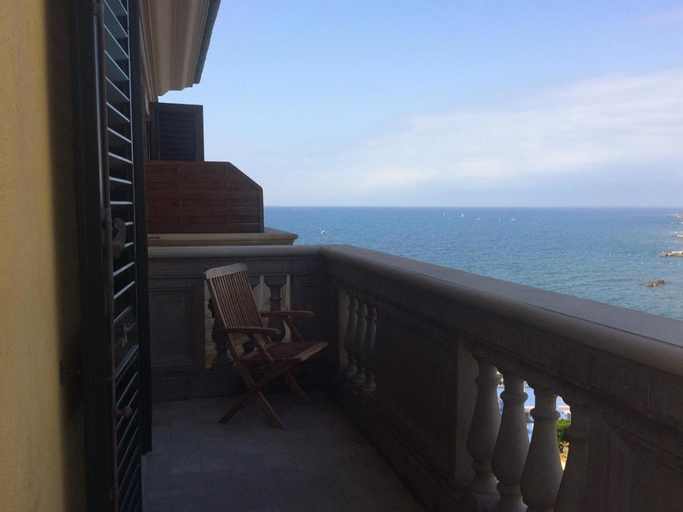 Appartamenti fronte mare, Livorno