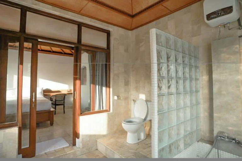 Bathroom 16