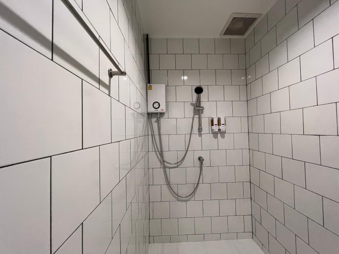 Bathroom 4, MINI-ME HUBS - Charm Suites in Old City, Muang Chiang Mai