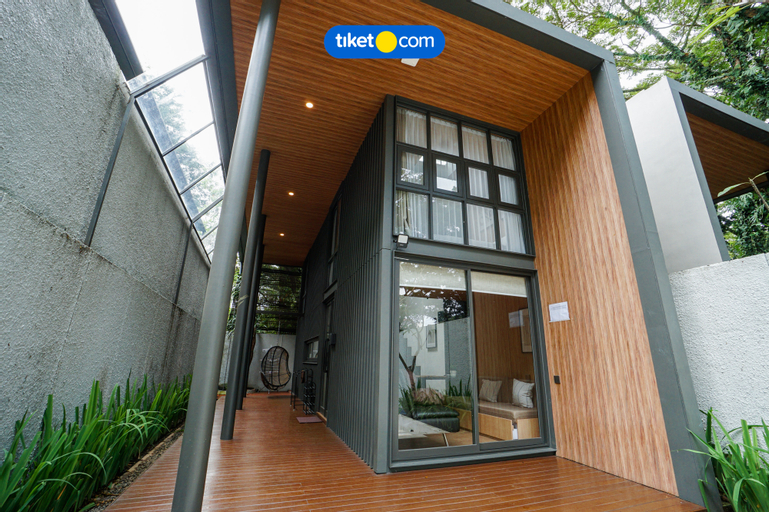 Exterior & Views 2, Vila Shopie WonderHouz, Malang