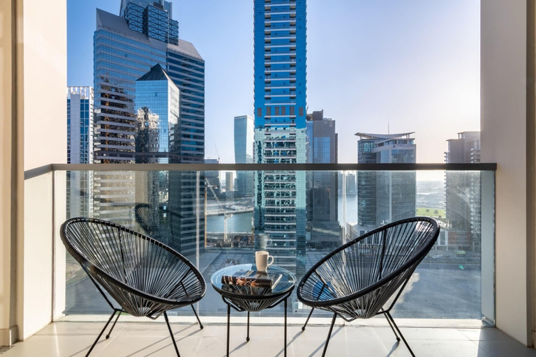 Room 2, Silkhaus Spacious 1BR in Downtown Pool View, Dubai