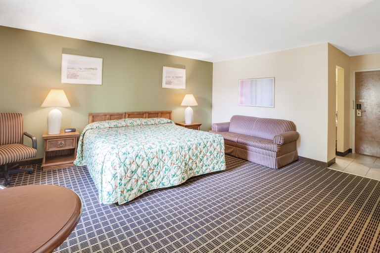 Bedroom 2, Motel6 Grand Rapids, MI - Northeast, Kent