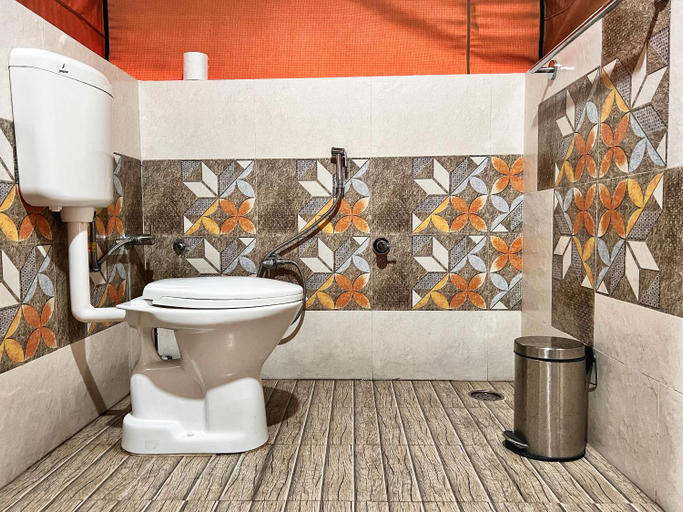 Bathroom 3, North Deodar Camps, Kasol, Kullu
