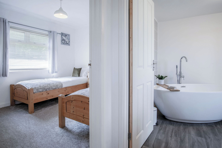 Bathroom 4, Sunderland Avenue - 2 Bedroom - Pembroke Dock, Pembrokeshire