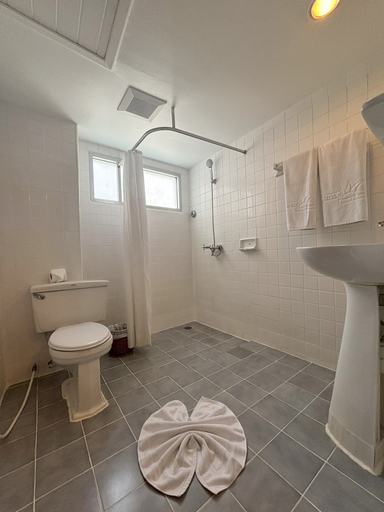 Bathroom 5, Sunset Mansion, Phuket Island